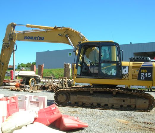 2013 KOMATSU HB215 LC
